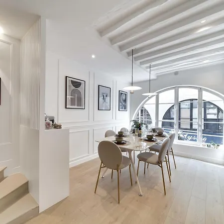 Ultra Town House By Architect - Louvre *